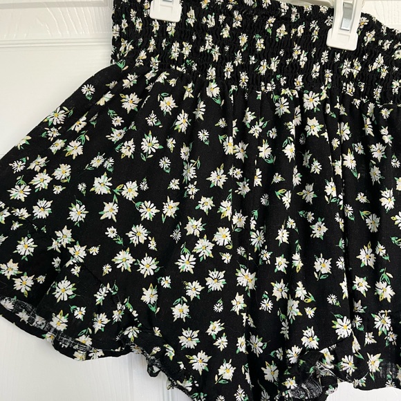 Wild Fable Black floral print flowy shorts - Picture 3 of 5